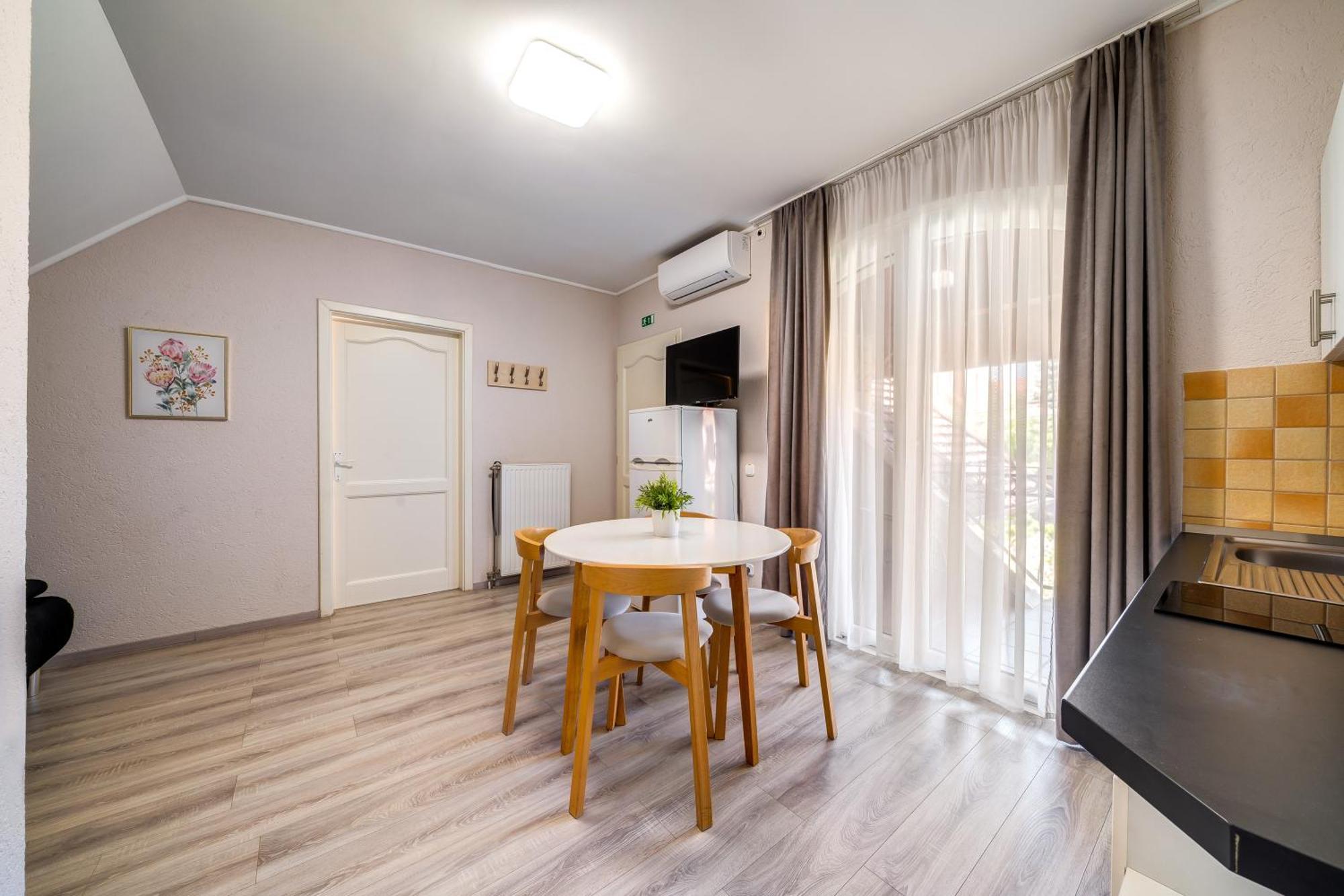 Helka Apartmanhaz Balatonlelle Exteriér fotografie